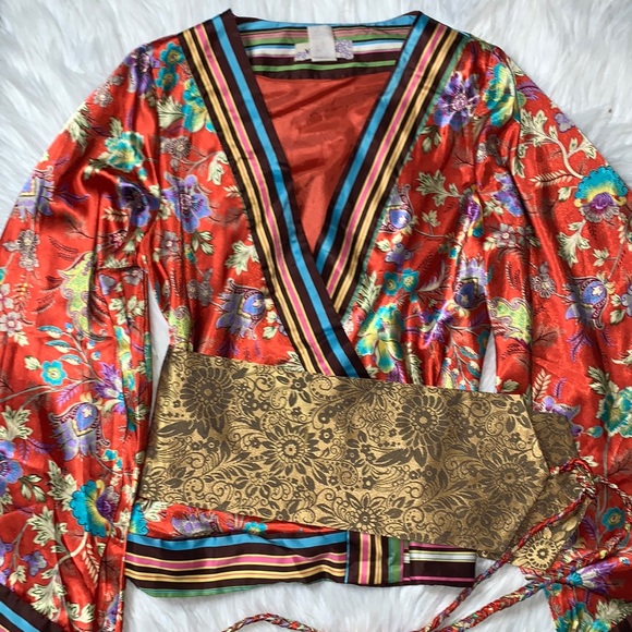 Y Apparel Cultural Top - Picture 1 of 3